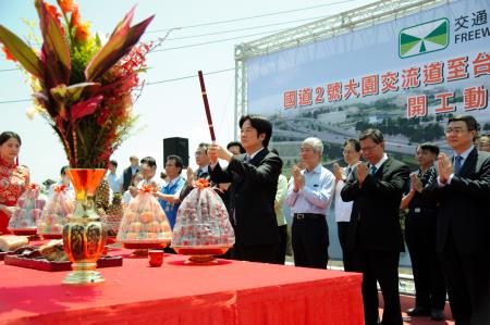 20180512行政院長賴清德出席國道2號大園交流道至台15線新闢高速公路工程開工動土典禮_2 　共4張