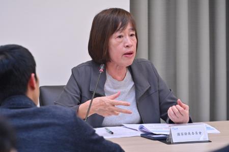 2026年3月18日行政院副院長鄭麗君主持物價穩定工作臨時會報 　共5張