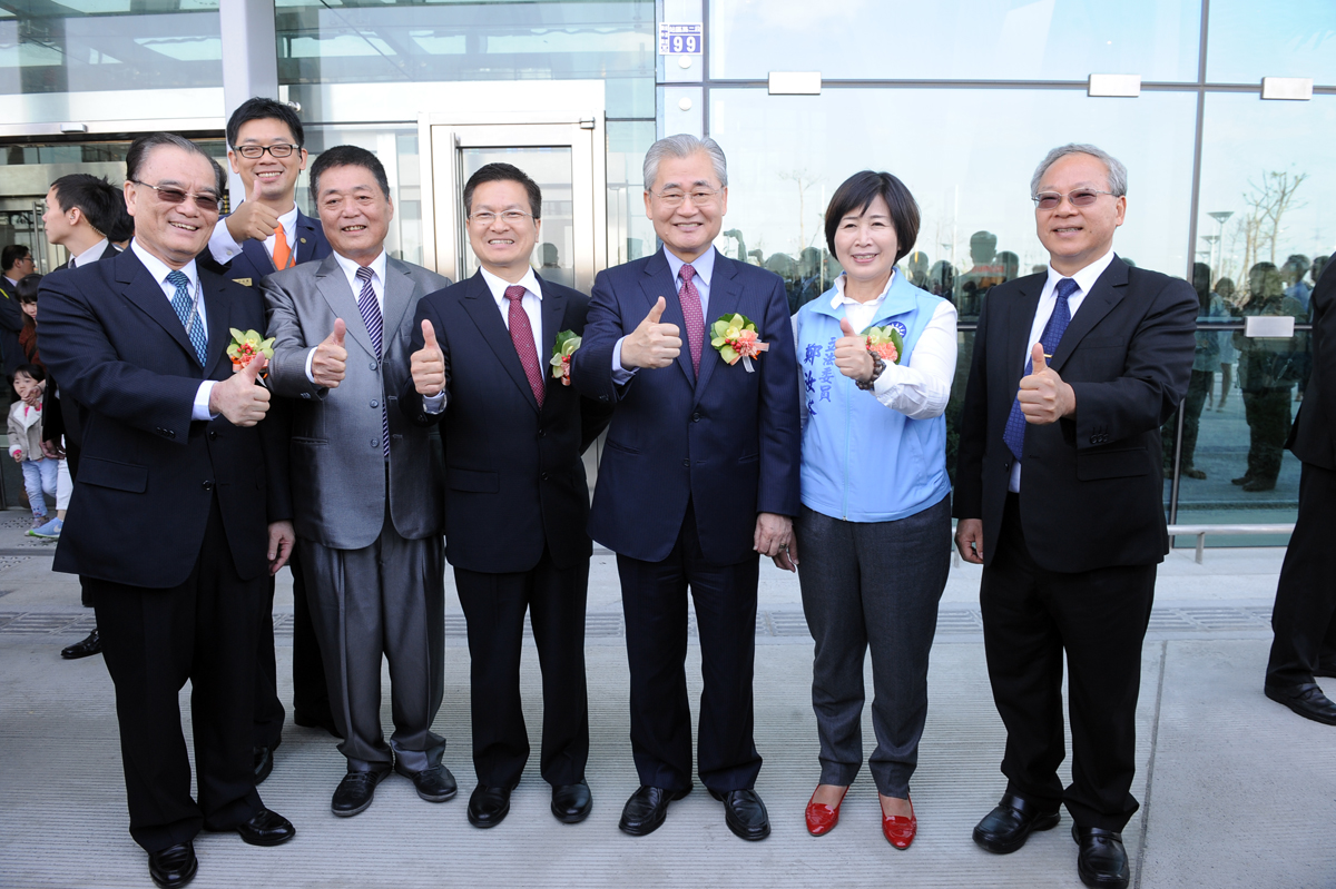 高鐵苗彰雲三站通車營運 毛揆：帶動地方發展與活化城鄉交流　共4張