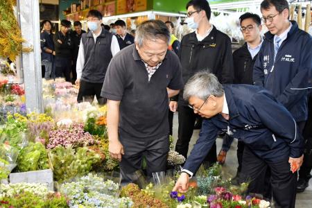 2024年1月31日行政院長陳建仁視察春節花卉供應情形13 　共15張