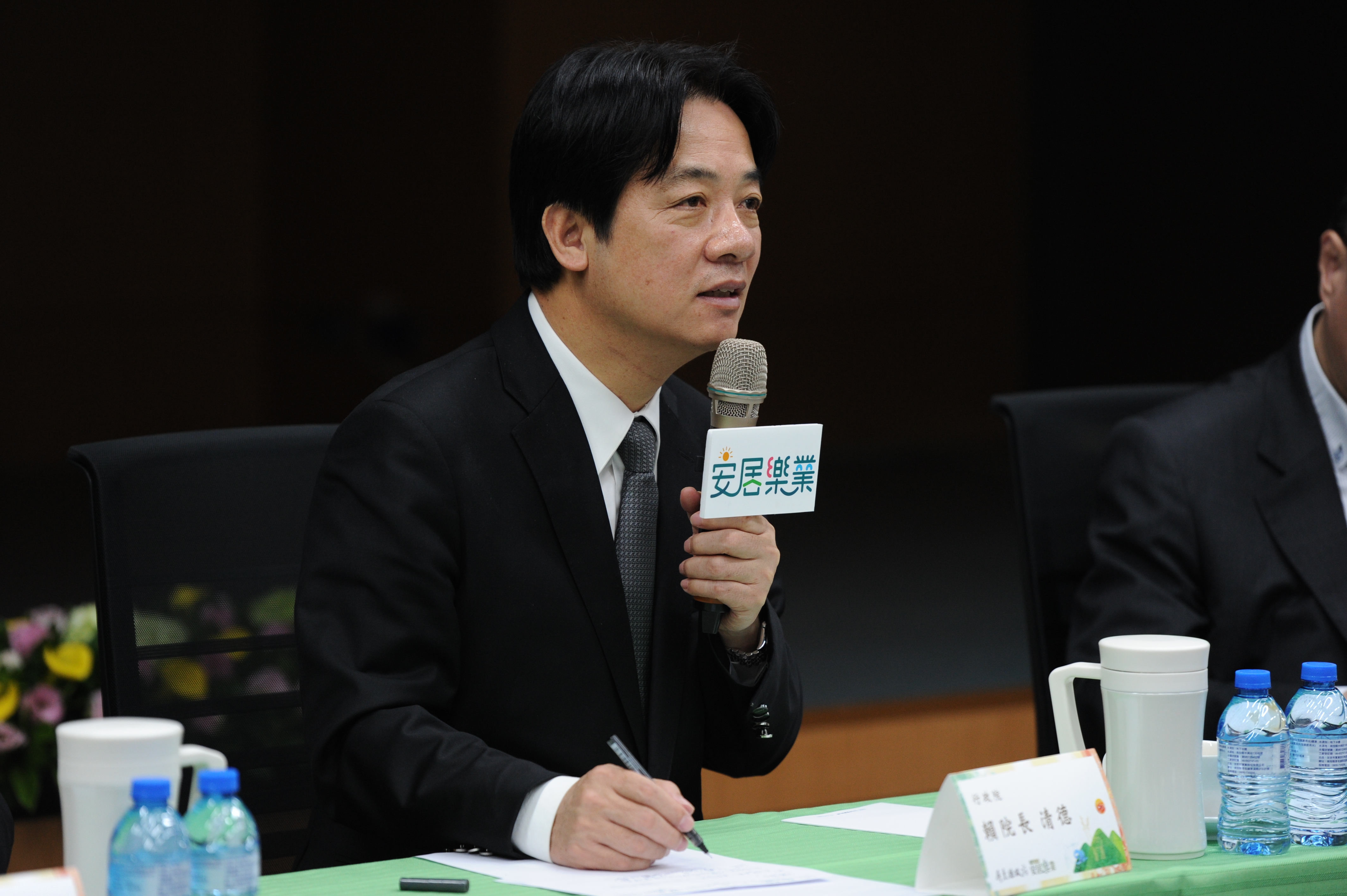 率領行政團隊至屏東 賴揆盼中央地方共同合作 推動前瞻及長照等計畫 　共5張
