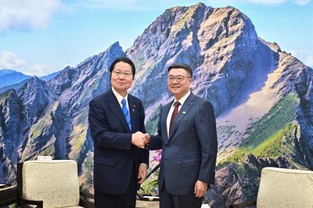 卓院長今（20）日接見「日本台灣親善協會會長衛藤征士郎前眾議員一行」照片 共5張　共5張