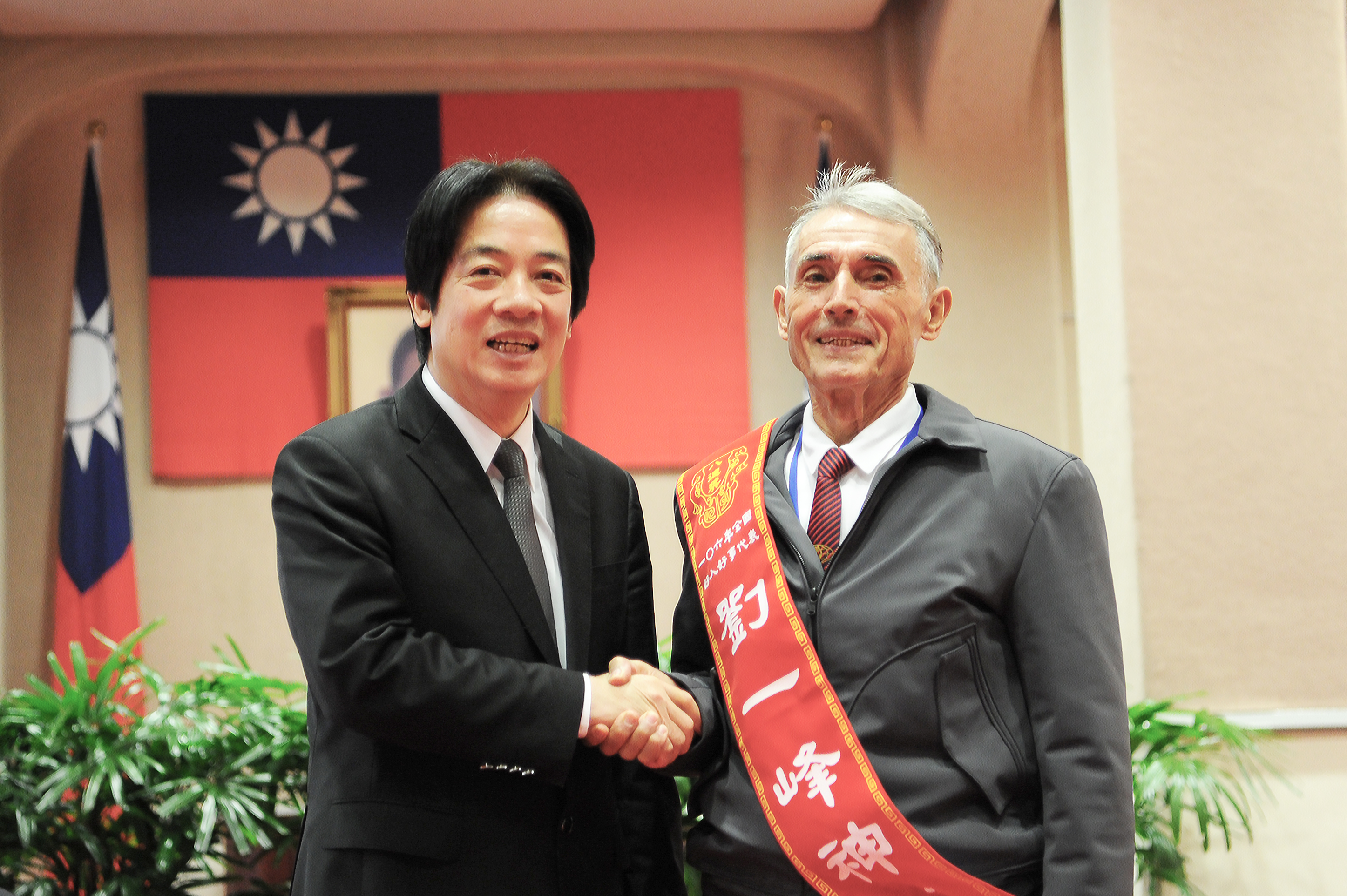 賴揆接見全國好人好事代表　盼帶動社會行善 　共5張