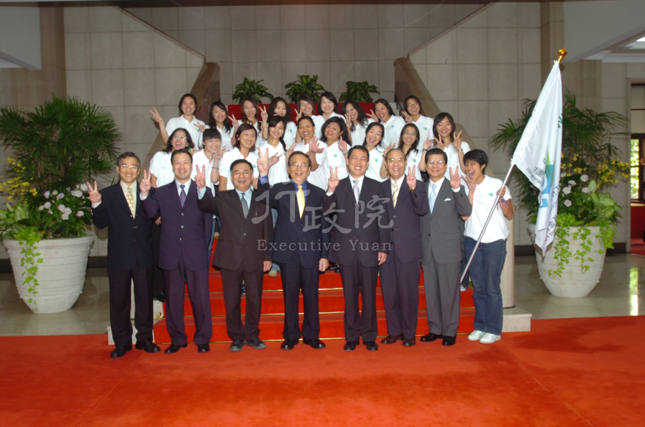 2007年10月22日行政院張俊雄院長接見國合會96年度長期海外志工暨授旗 共1張 　共1張