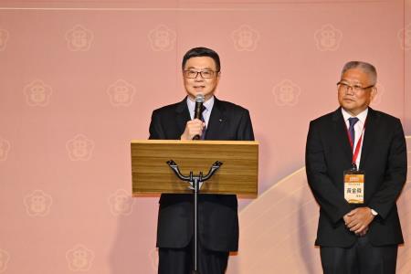 卓院長今（14）日出席「中華民國藥師公會全國聯合會第十五屆第三次會員代表大會晚宴」照片共5張　共5張