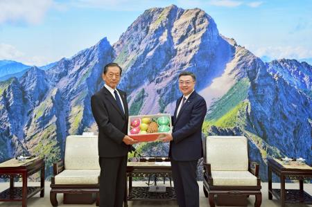 2025年9月17日行政院長卓榮泰接見日本台灣交流協會隅修三會長一行　共4張