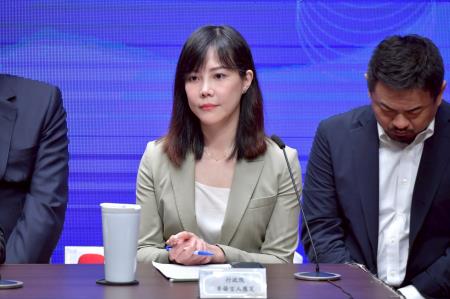 2025年4月4日行政院長卓榮泰出席「因應美國關稅 我國出口供應鏈支持方案」記者會 　共11張