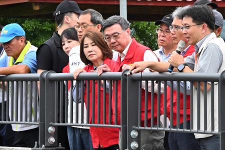 2026年6月27日行政院長卓榮泰視察屏東內埔鄉中林排水改善工程 　共12張