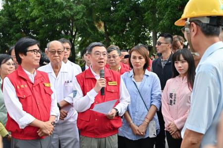2024年8月2日行政院長卓榮泰視察仁武產業園區廠商災後復原情形