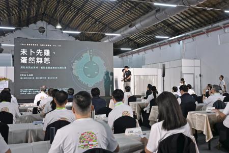 2026年10月14日行政院副院長鄭麗君出席「2026總統盃黑客松」工作坊　共5張