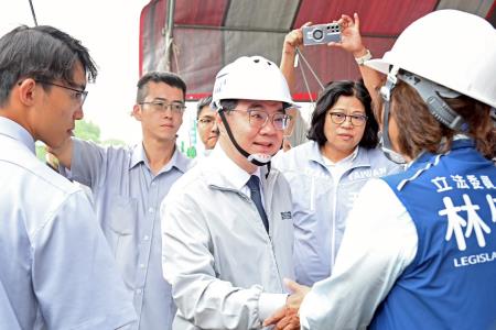 2026年4月25日行政院長卓榮泰視察嘉義市西區全民運動館工程 　共5張