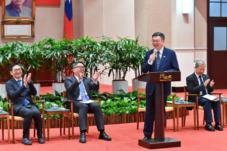 2025年4月2日行政院長卓榮泰接見「第32屆亞洲臺灣商會聯合總會回國訪問團」　共9張