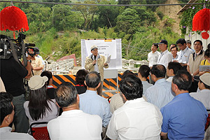 劉揆：災後復建落後工程，2週內提報趕工計畫。 　共1張