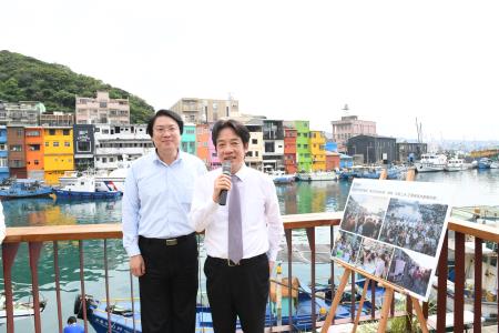院長參訪正濱漁港色彩屋