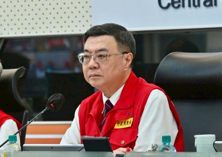 2025年8月12日行政院長卓榮泰視導楊柳颱風中央災害應變中心第三次工作會報　共4張