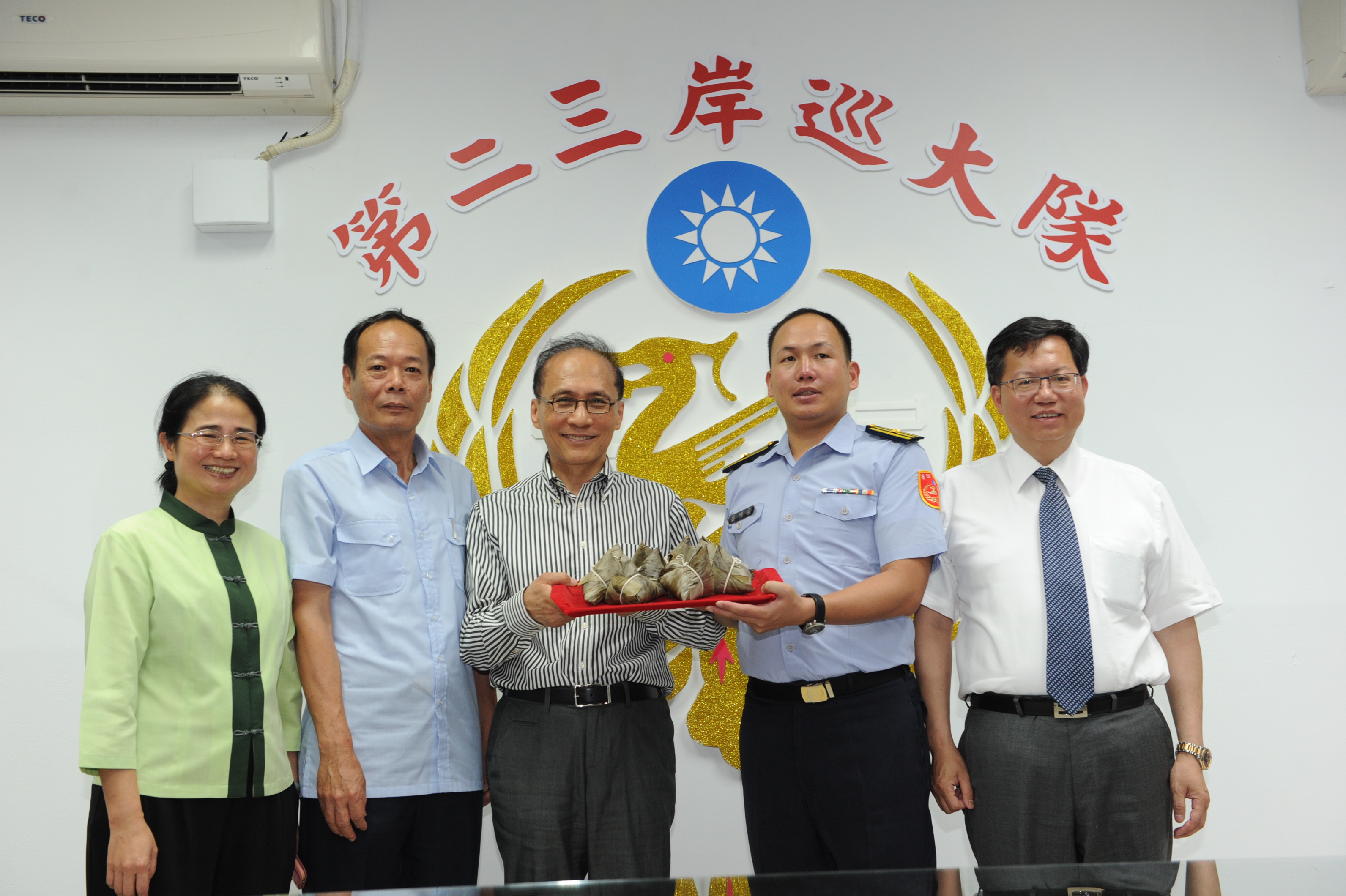 林揆視察海巡署第二三岸巡大隊 期勉端節堅守崗位確保國土安全 　共3張