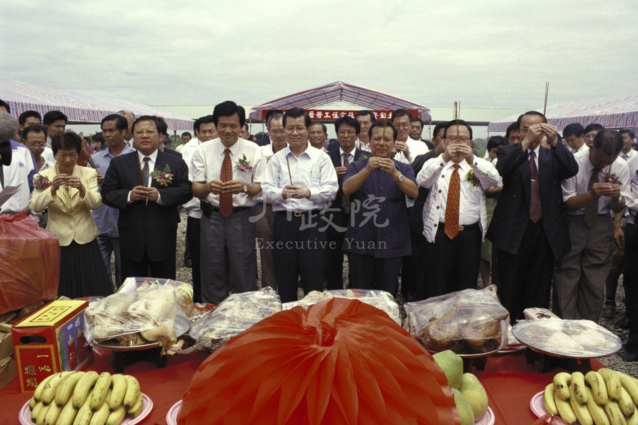 1997年9月7日行政院長蕭萬長主持打鐵厝勞工住宅動土典禮 共1張 　共1張