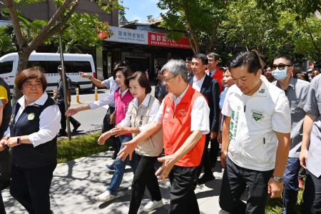 2023年8月21日行政院長陳建仁視察「宜蘭縣羅東國小暨成功國小通學廊道工程」5 　共7張