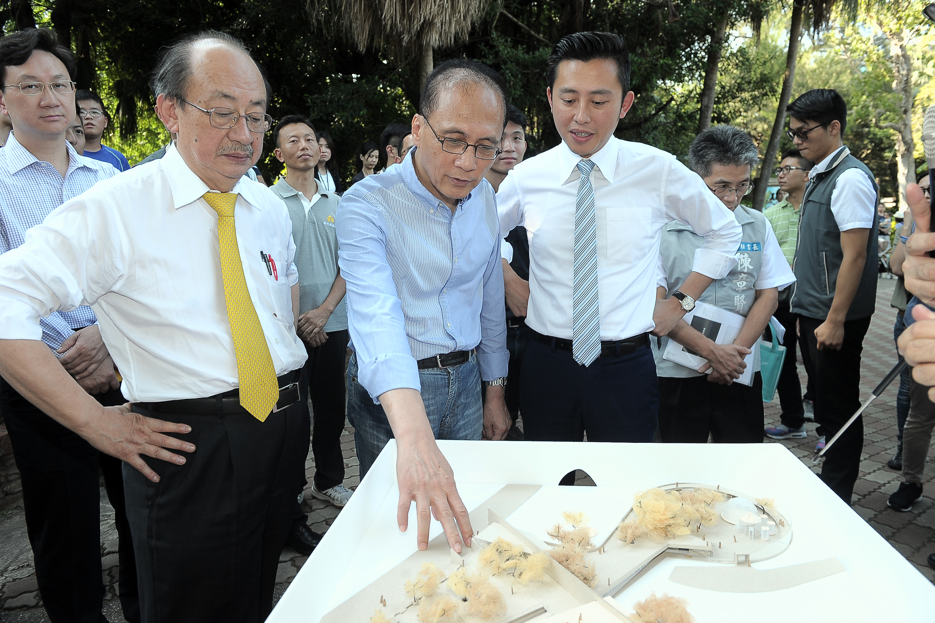 林揆視察新竹火車站與新竹公園 期盼推動相關計畫 建設宜居城市 　共9張