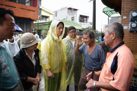 行政院長賴清德視察東崙村、西崙村淹水水退情形5