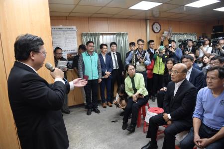 1080114行政院長蘇貞昌視察桃園欣倫畜牧場廚餘飼養及相關動物疫病健康管理作為1 　共8張