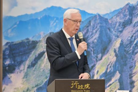 2024年6月12日行政院長卓榮泰接見捷克參議院德拉霍斯首席副參議長訪團一行 _2_　共5張