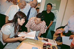 劉揆參觀2009新竹科學園區就業博覽會 　共1張