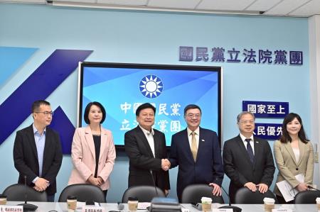 2025年4月28日行政院長卓榮泰拜會立法院國民黨團 　共6張
