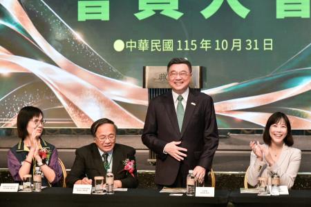 2026年10月31日行政院長卓榮泰參加台北市大台南同鄉會第5屆第2次會員大會 　共3張