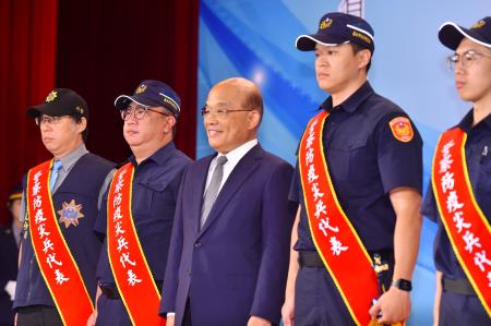 20200713行政院長蘇貞昌出席警政署警察防疫尖兵表揚活動_1.jpg