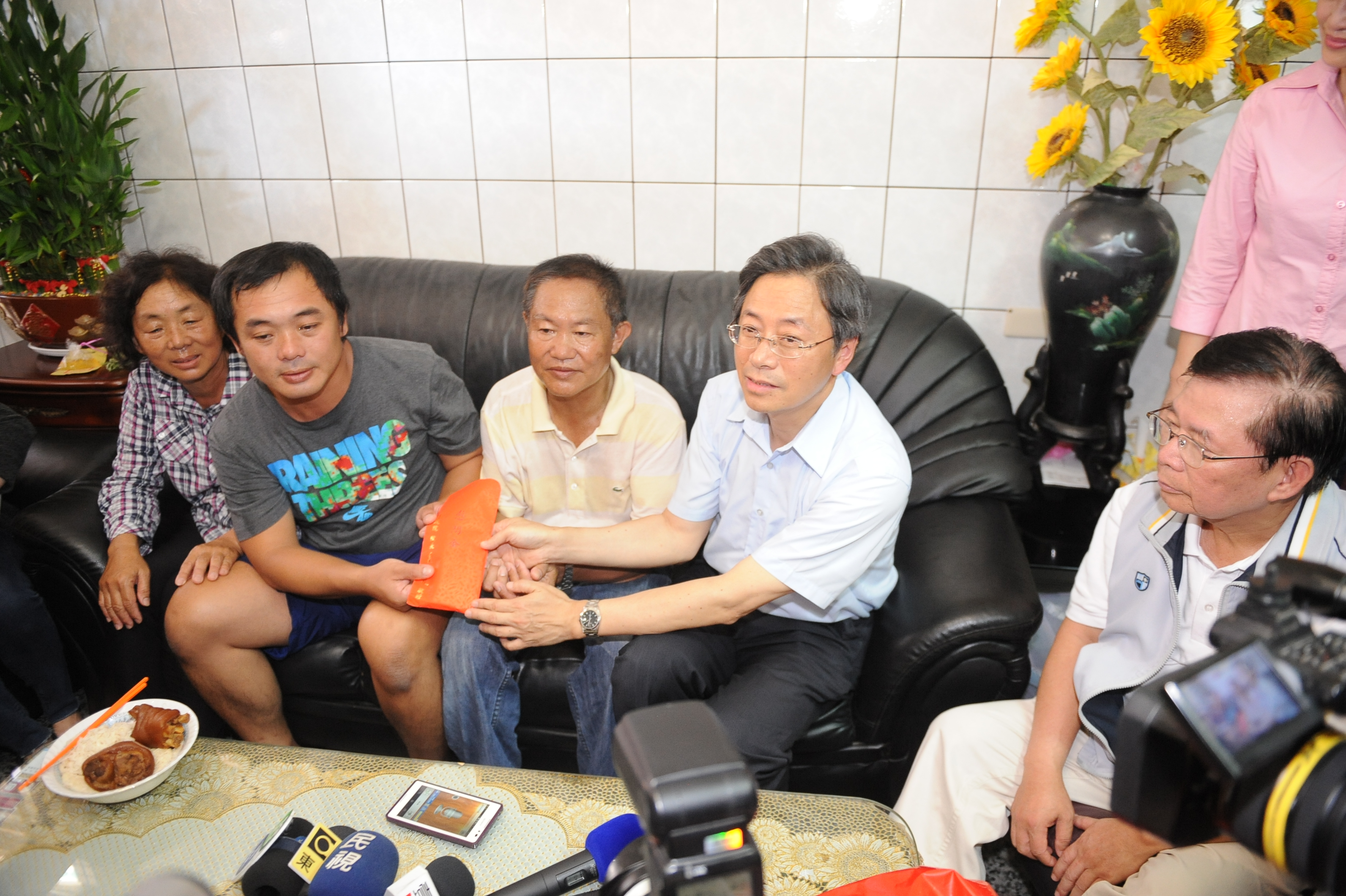 張揆：以實際行動力挺我國漁民 循外交途徑追討應有公道 　共3張