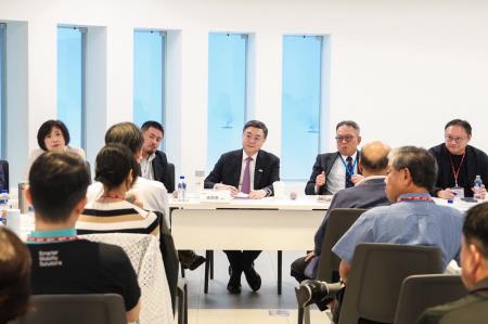 2025年9月5日行政院長卓榮泰參訪巨大公司並與自行車業者交流座談會 　共9張