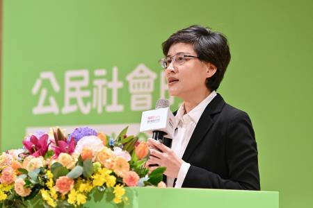 2025年1月22日行政院副院長鄭麗君出席「公民社會的淨零沙盒實驗－以科技力、社會力、網絡力構築淨零社會基盤」展示會暨論壇 　共7張