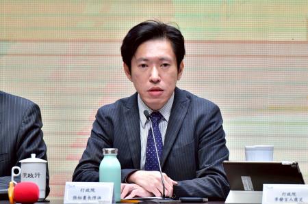 2026年1月20日行政院長卓榮泰出席「臺美關稅談判說明記者會」 　共10張