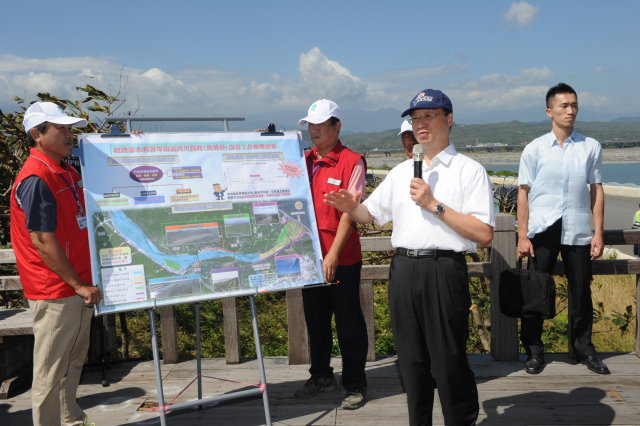 視察臺東飛行學校及卑南溪風飛沙防制 江揆指示跨部會協助　 　共2張