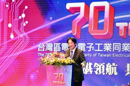 20181011行政院長賴清德出席「台灣區電機電子工業同業公會70週年慶祝茶會」_S__5382342　共3張