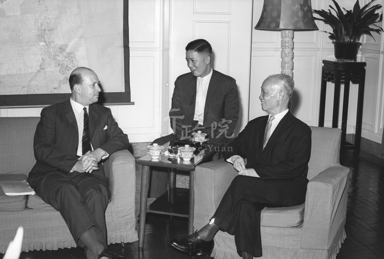 .1962年7月21日副總統陳誠接見烏拉圭國家日報社副社長亞格萊 共1張 　共1張