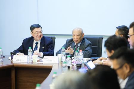 2025年8月14日行政院長卓榮泰參訪慶鴻機電並與機械（含工具機）業者交流座談會 　共15張