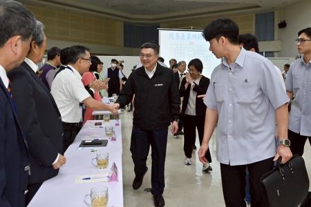 2025年4月12日行政院長卓榮泰出席彰化產業座談會_2　共12張