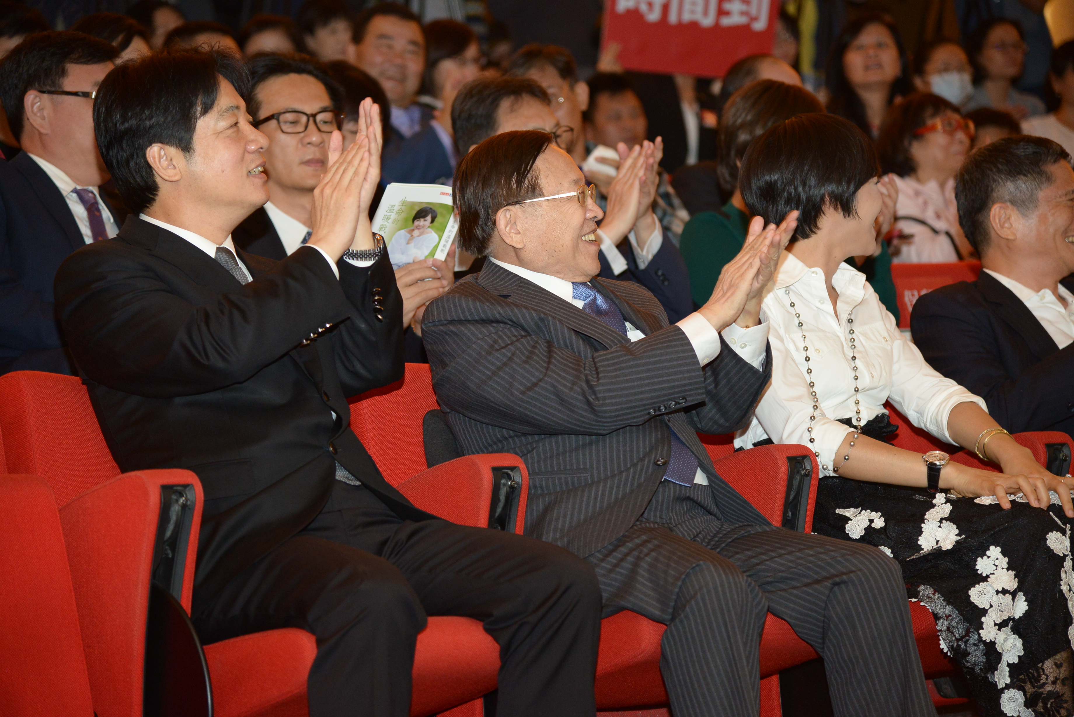 出席《生命的溫暖戰歌》新書發表會  賴揆：讓社會了解生命的勇氣　共4張