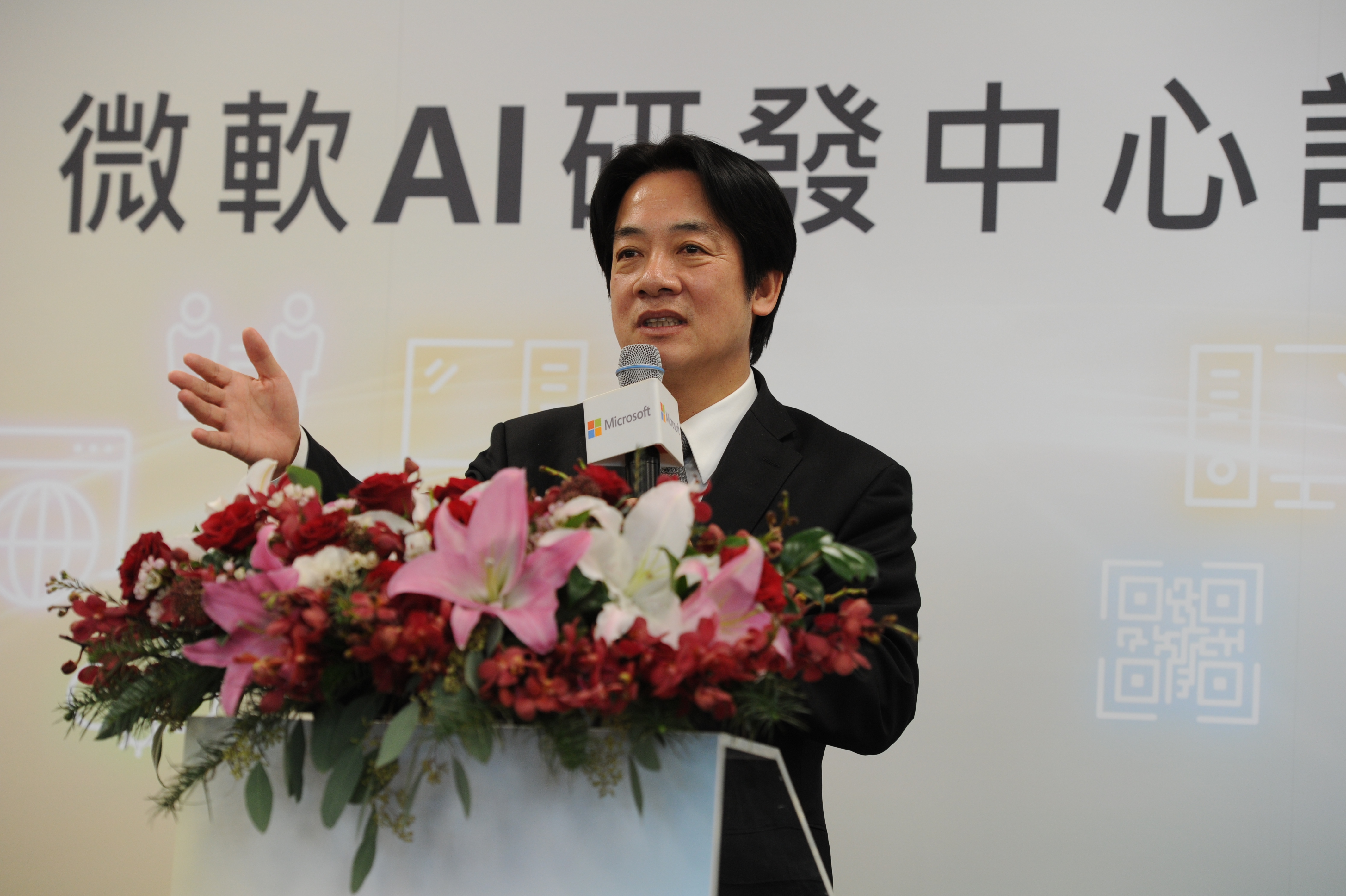 微軟在台成立AI研發中心  賴揆：串連產業推動智慧國家　共2張