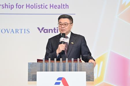 2025年2月11日行政院長卓榮泰出席「2025 健康台灣樂齡論壇：公私協力促進全人健康」開幕典禮3 　共4張