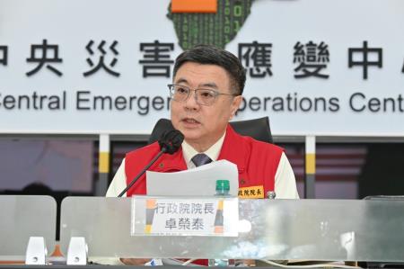 2024年10月30日行政院長卓榮泰視導中央災害應變中心康芮颱風防災整備情形。