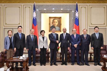 卓院長今(29)日拜會立法院民進黨團、國民黨團及立法院長韓國瑜照片 共6張　共6張