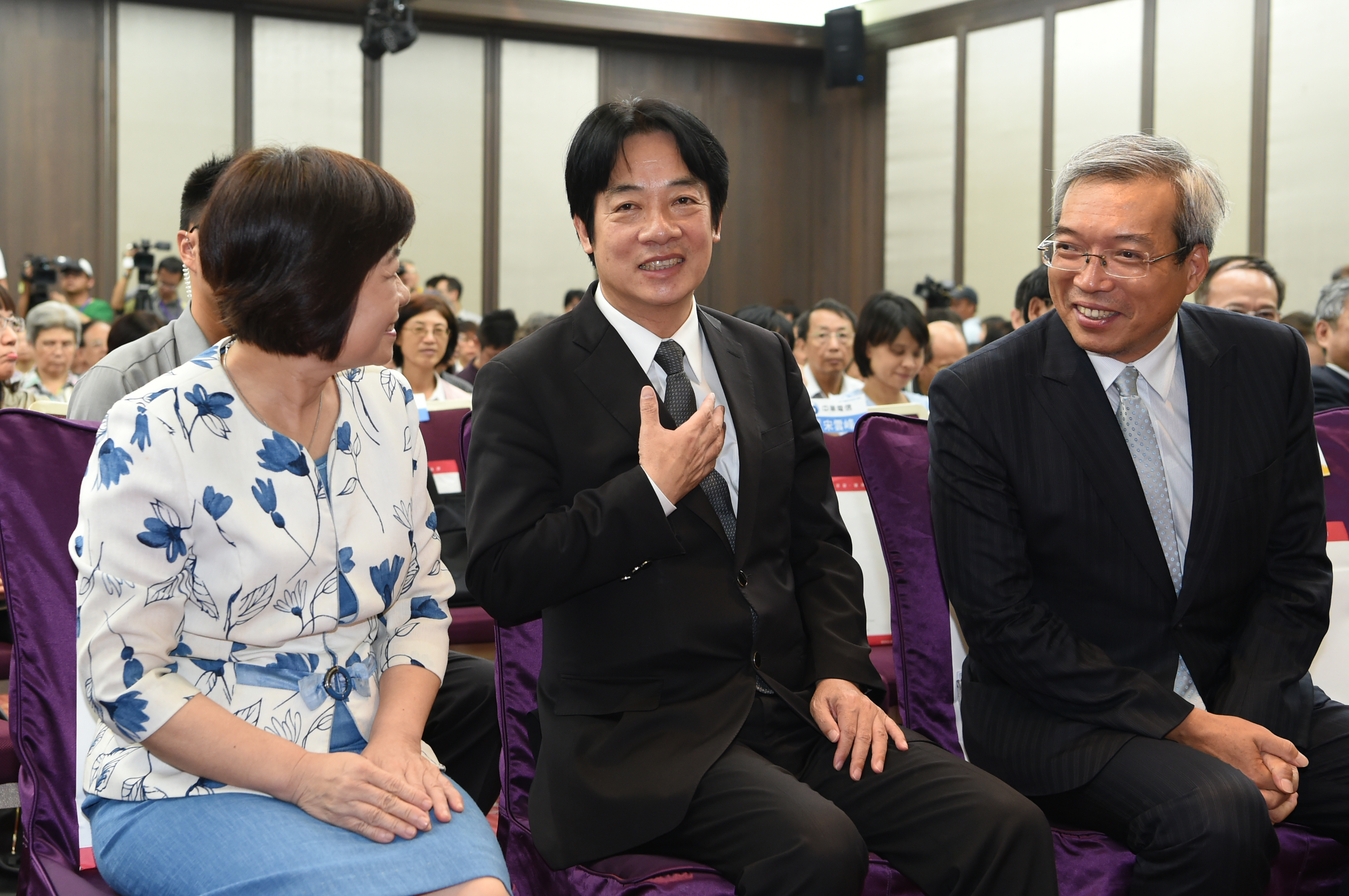 賴揆：強化基礎建設與法令鬆綁  讓台灣成為智慧國家　共5張