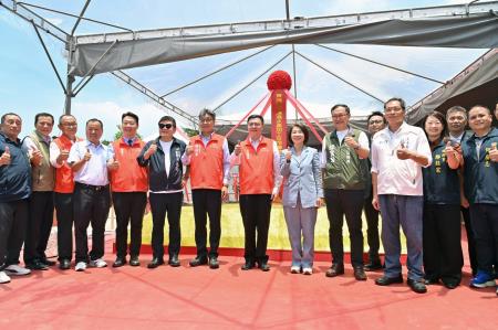2024年7月22日行政院長卓榮泰出席「東港鹽埔漁港水產加工及冷鏈物流中心興建工程」動土典禮。