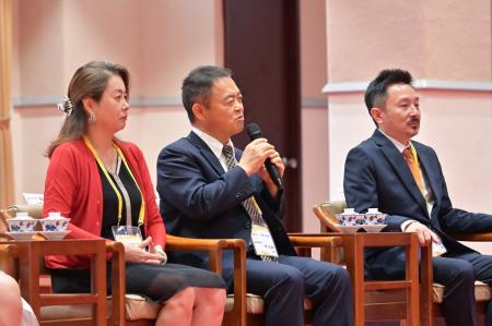 卓院長今(19)日接見「世界臺灣商會聯合總會第30屆回國訪問暨投資考察團」照片 共8張　共8張