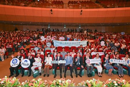 2026年8月1日行政院長卓榮泰出席「115年強化社會安全網績優人員及團體頒獎典禮」　共9張
