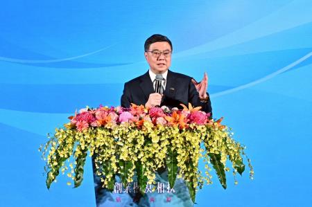 2025年11月28日行政院長卓榮泰出席中華民國第48屆、海外華人第34屆創業楷模暨創業相扶獎頒獎典禮。 　共6張