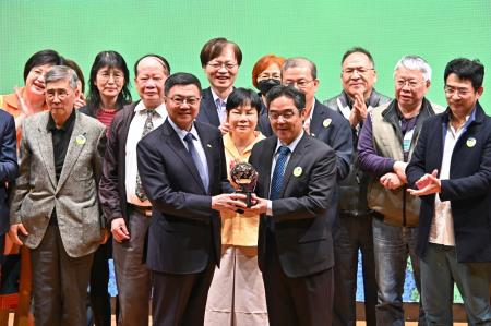 2024年12月4日行政院長卓榮泰出席第九屆公共藝術獎頒獎典禮 _1_　共7張